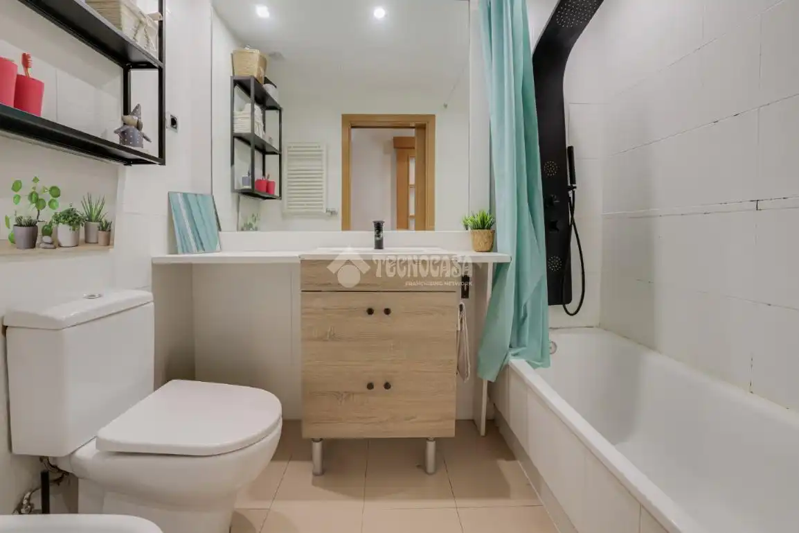 Bathroom of Flat for sale in Badalona  with Air Conditioner, Heating and Parquet flooring