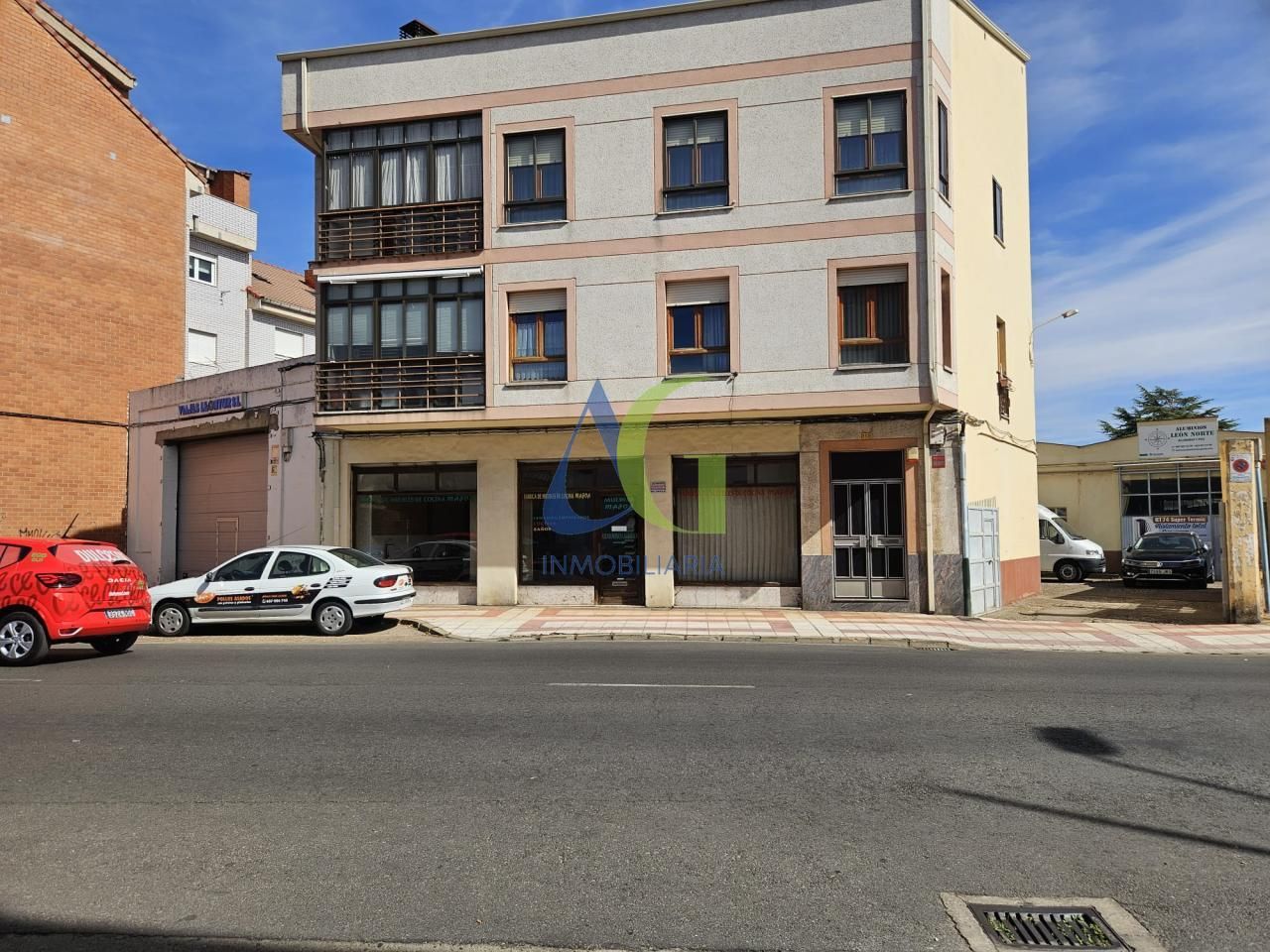 Vista exterior de Pis en venda en San Andrés del Rabanedo amb Calefacció, Traster i Moblat