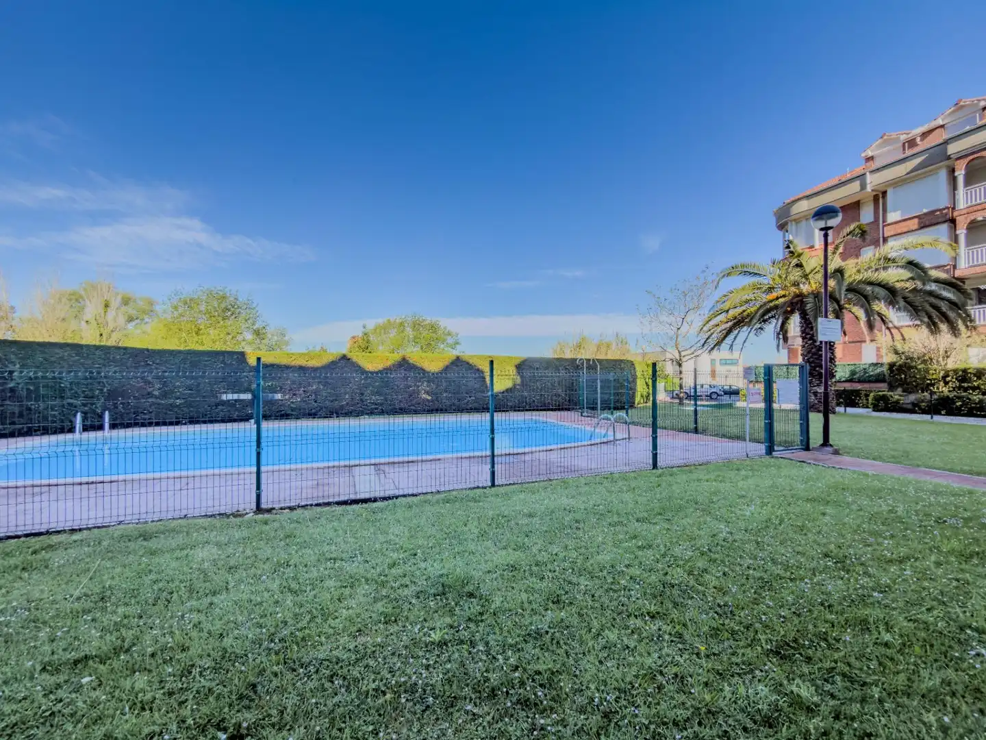 Piscina de Planta baixa en venda en Noja amb Calefacció, Jardí privat i Terrassa