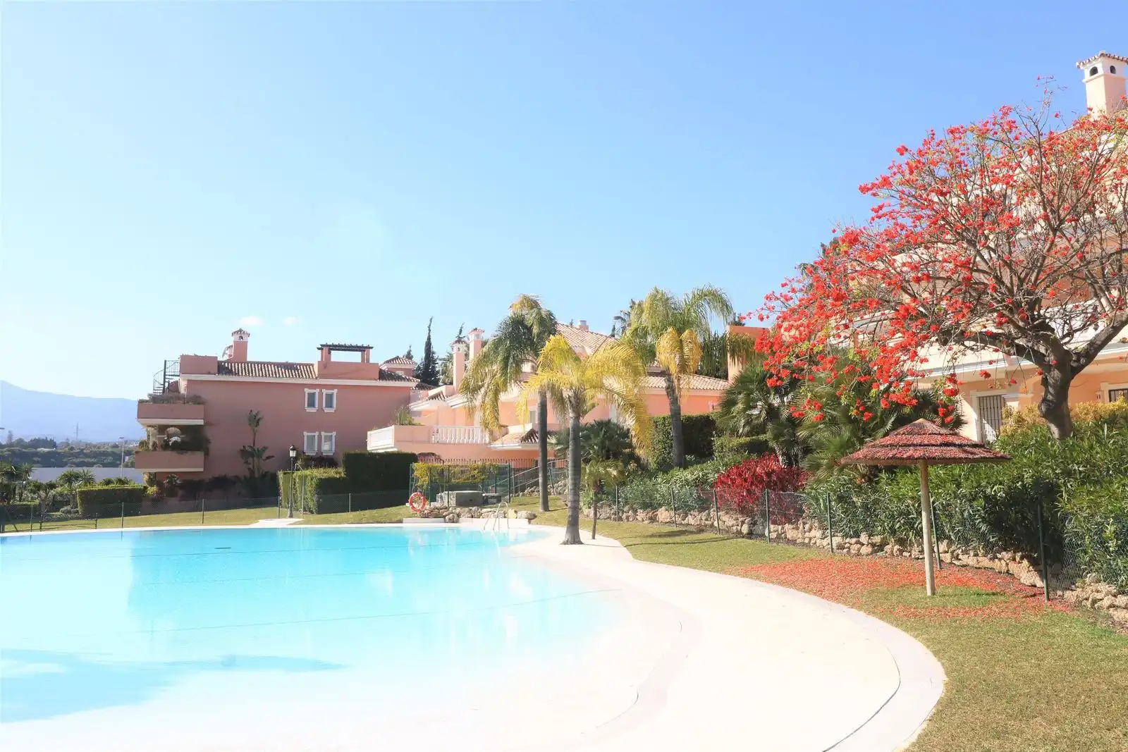Jardín de Piso en venta en Estepona con Aire acondicionado, Terraza y Amueblado