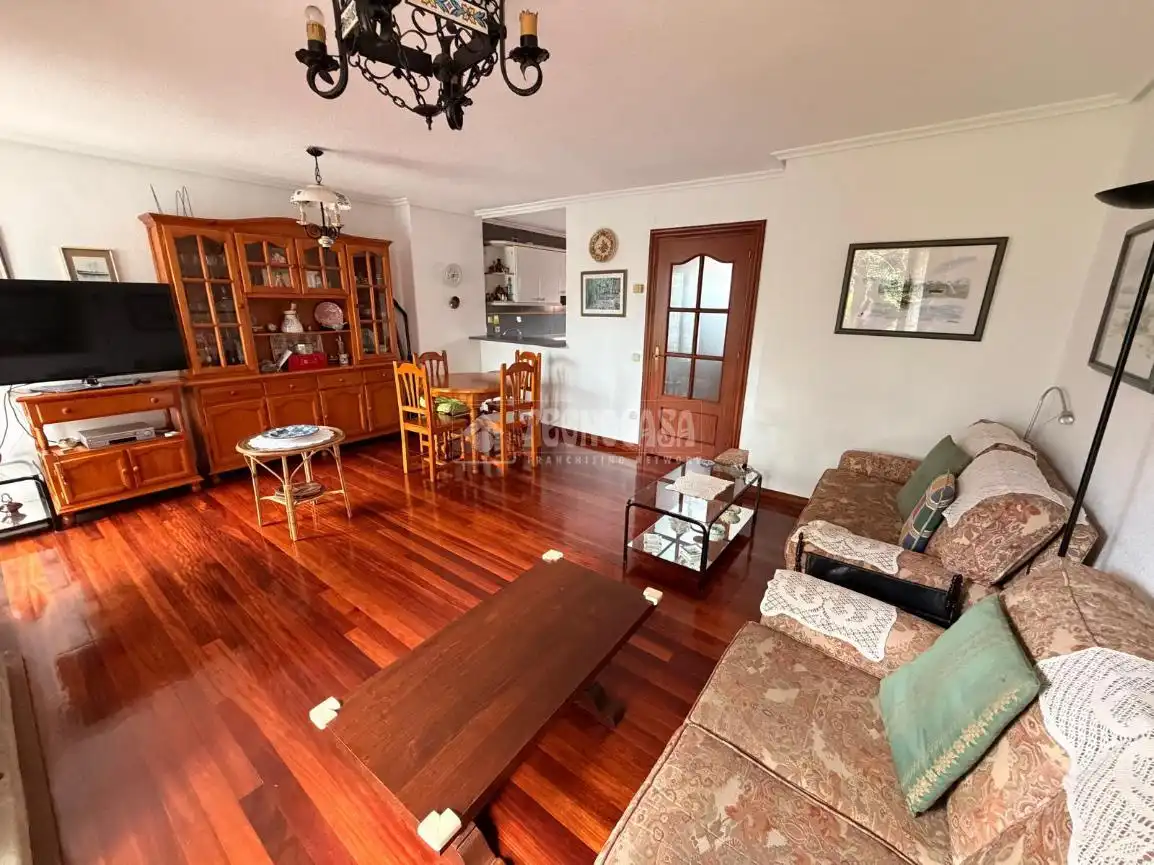 Wohnzimmer von Einfamilien-Reihenhaus zum Verkauf in Ribamontán al Mar mit Heizung, Möbliert und Balkon