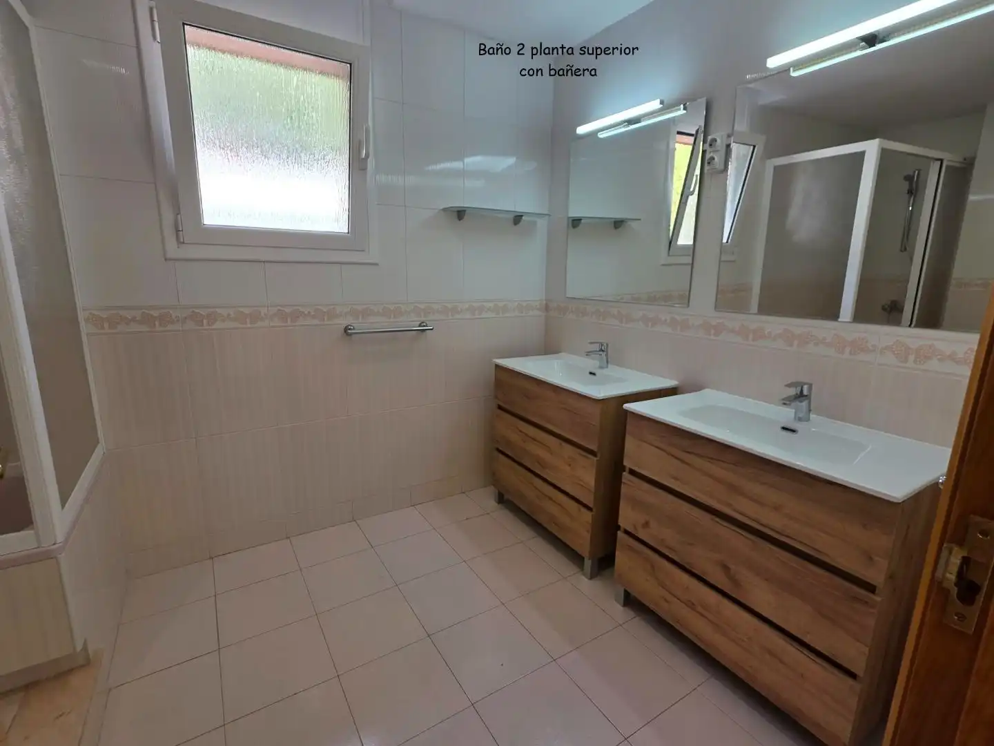 Badezimmer von Haus oder Chalet zur Miete in Sant Fost de Campsentelles mit Terrasse, Schwimmbad und Balkon
