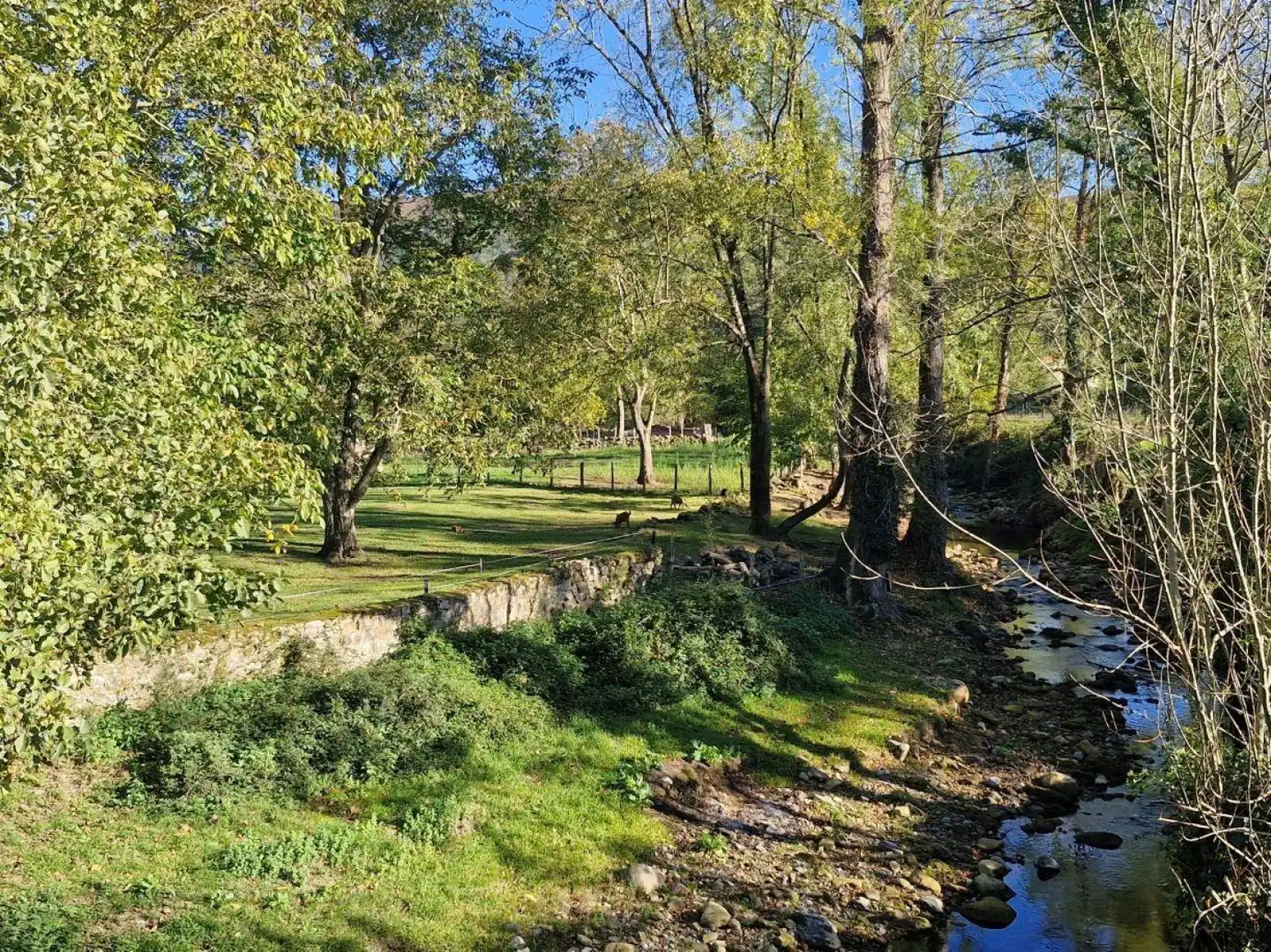 Einfamilien-Reihenhaus zum Verkauf in Arenas de Iguña mit Privatgarten und Balkon