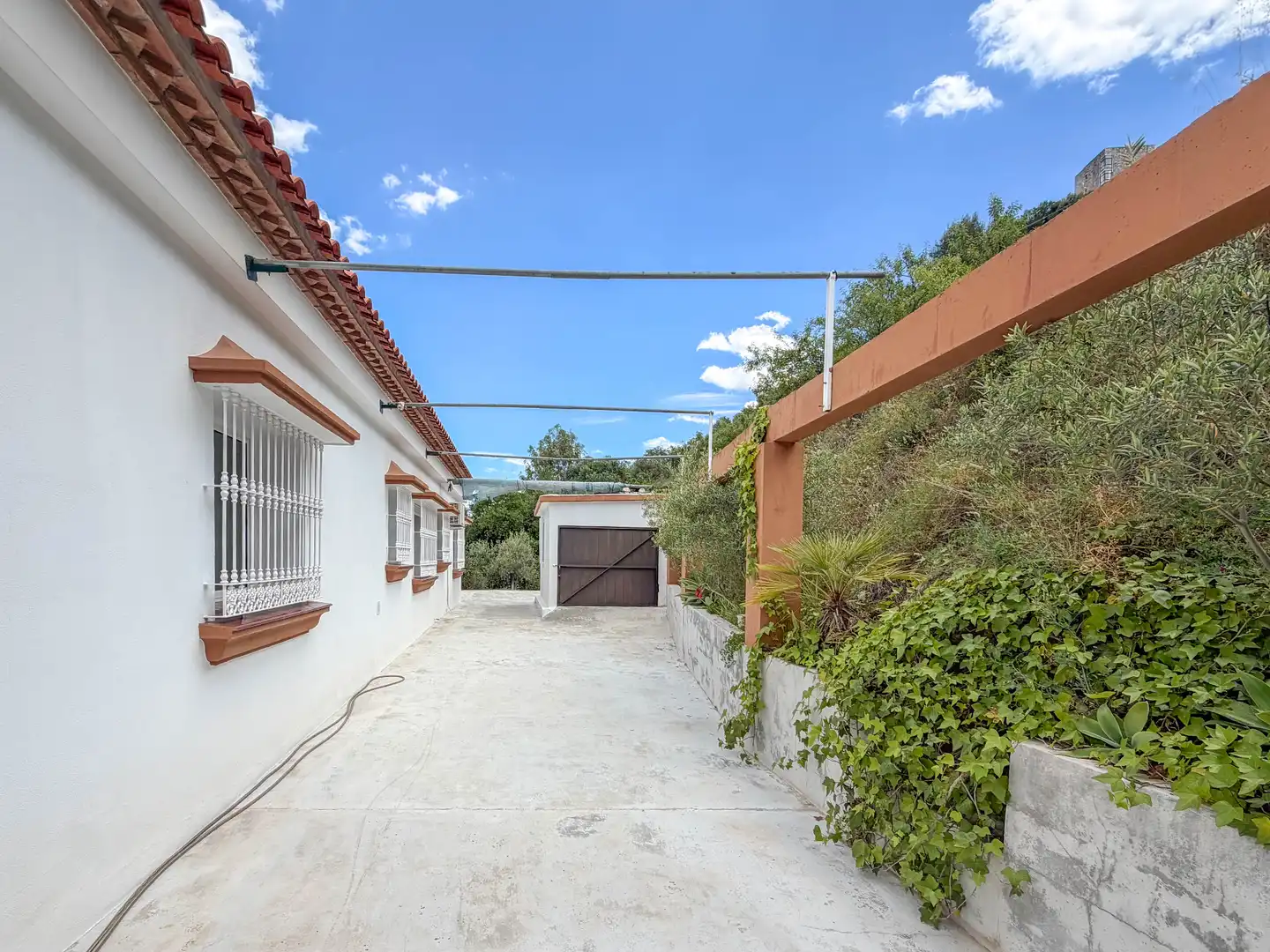 Exterior view of Houses for sale in Monda  with Air Conditioner, Private garden and Storage room