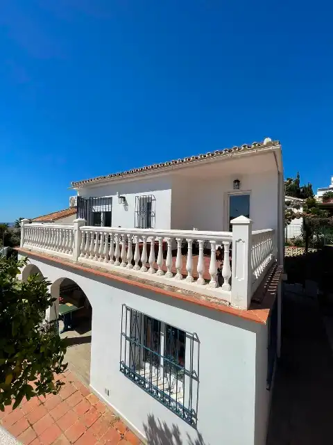 Vista exterior de Casa o xalet en venda en Vélez-Málaga amb Aire condicionat, Calefacció i Jardí privat