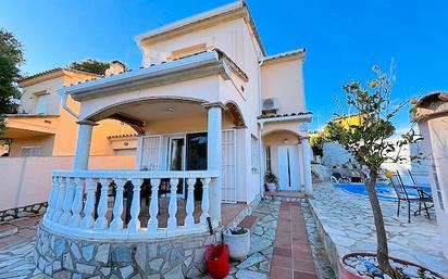 Vista exterior de Casa o xalet en venda en L'Escala amb Aire condicionat, Calefacció i Jardí privat