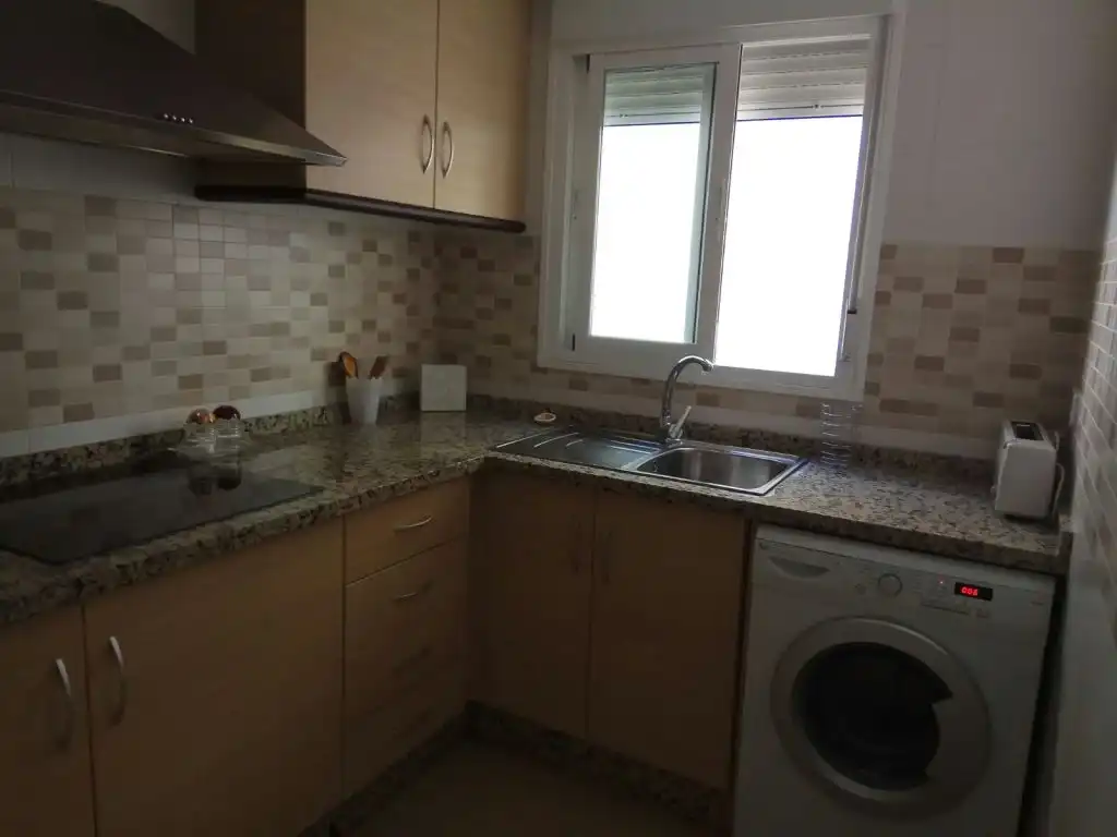 Cuina de Apartament de lloguer en Torremolinos amb Aire condicionat, Calefacció i Terrassa