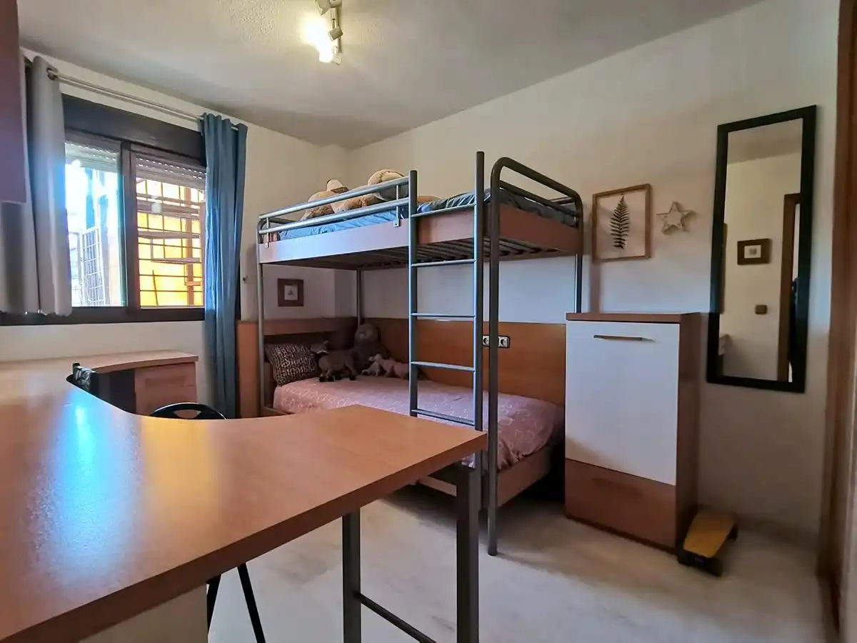 Dormitori de Àtic de lloguer en Málaga amb Jardí privat, Terrassa i Moblat