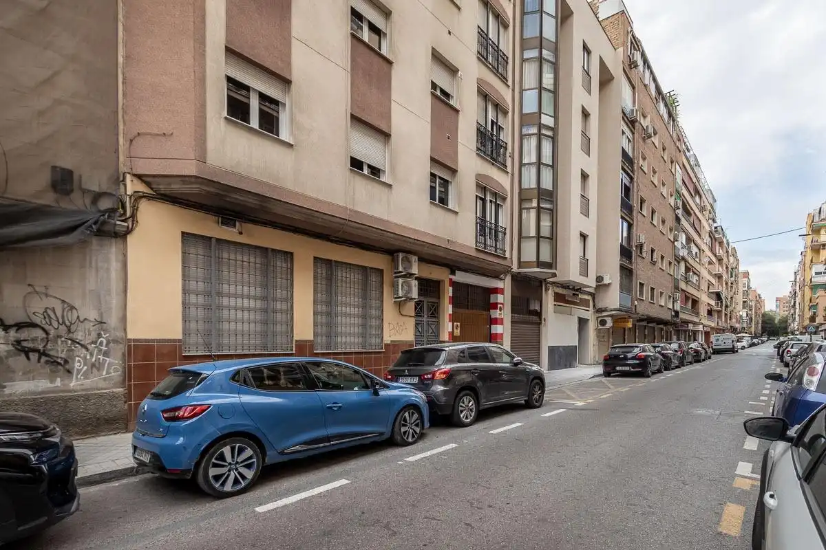 Vista exterior de Local en venta en Granada con Aire acondicionado