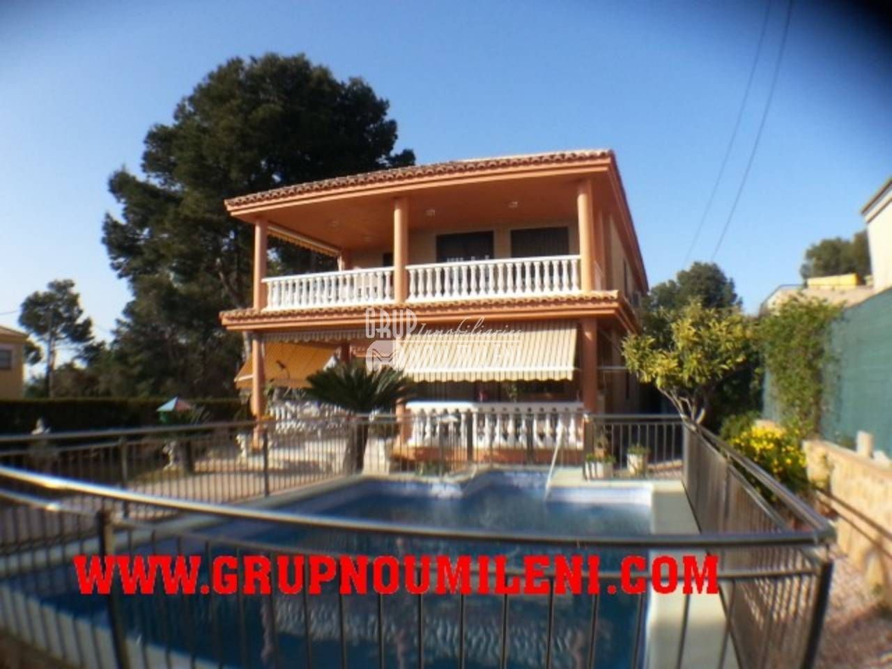 Vista exterior de Casa o xalet en venda en Torrent amb Aire condicionat, Calefacció i Jardí privat