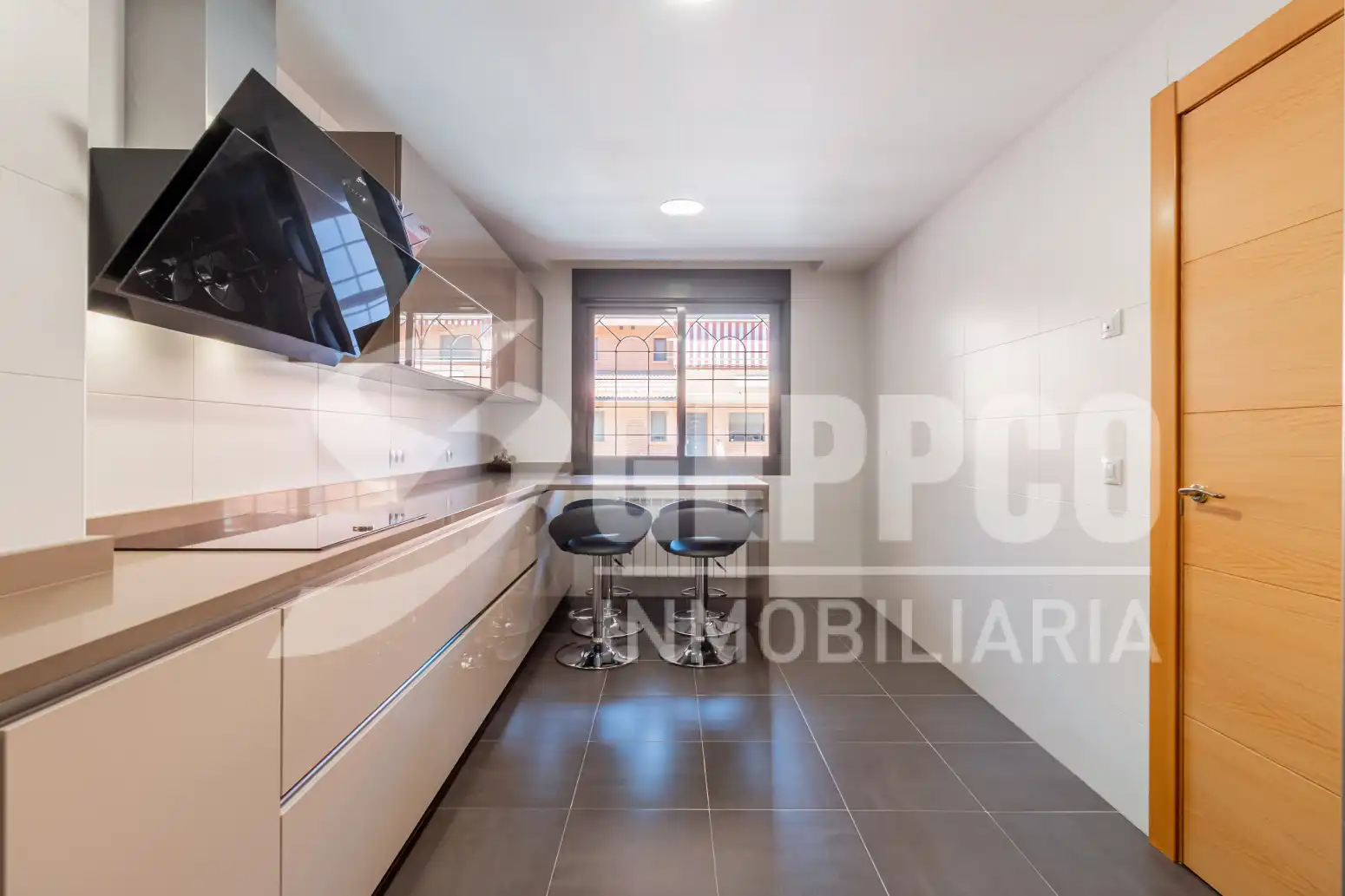 Cocina de Casa adosada en venta en Alcalá de Henares con Calefacción, Terraza y Piscina comunitaria