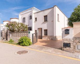 Exterior view of Single-family semi-detached for sale in Empuriabrava  with Air Conditioner, Heating and Private garden