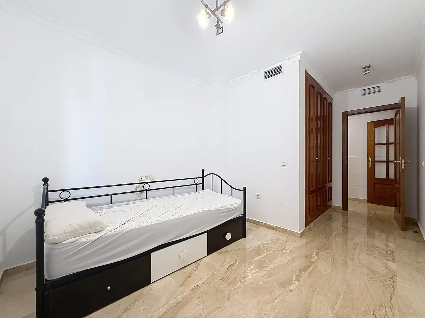 Flat with pool to rent in Calle del Jalón, imagen 11