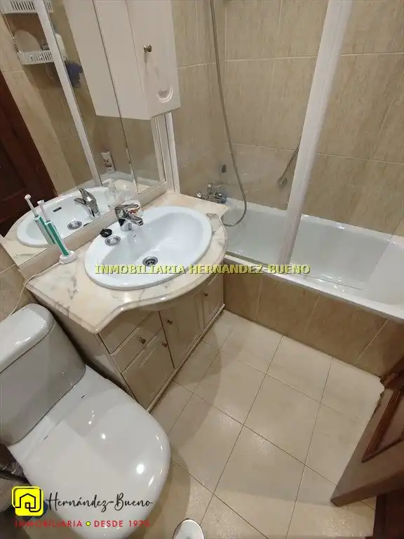 Baño de Piso en venta en Salamanca con Calefacción, Trastero y Amueblado