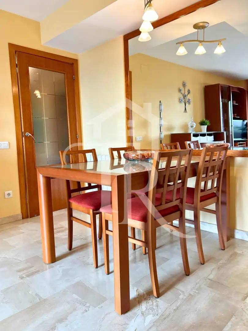 Esszimmer von Dachboden zum Verkauf in Rubí mit Klimaanlage, Heizung und Terrasse