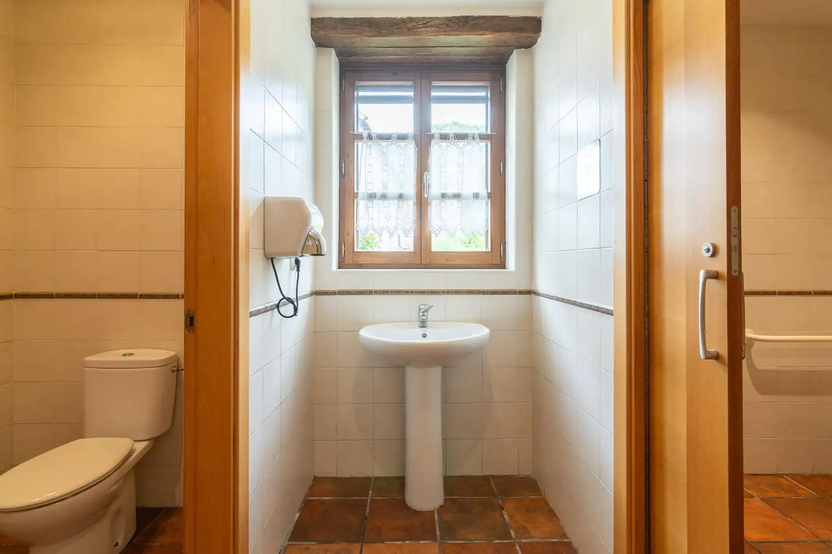 Baño de Casa o chalet en venta en Aribe con Calefacción, Jardín privado y Parquet