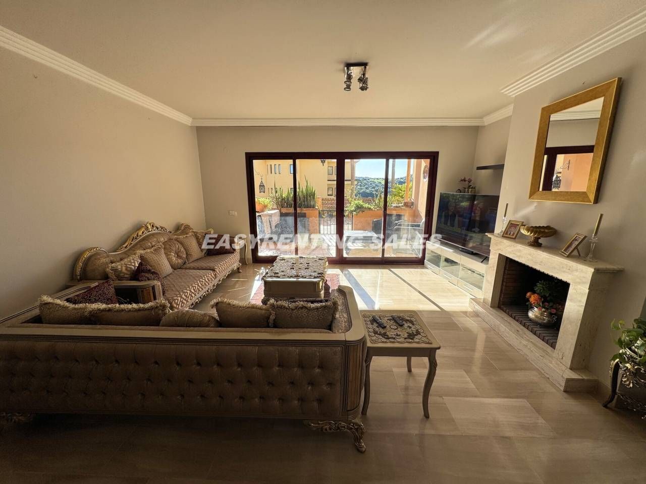 Sala d'estar de Pis en venda en Sotogrande amb Aire condicionat, Terrassa i Traster