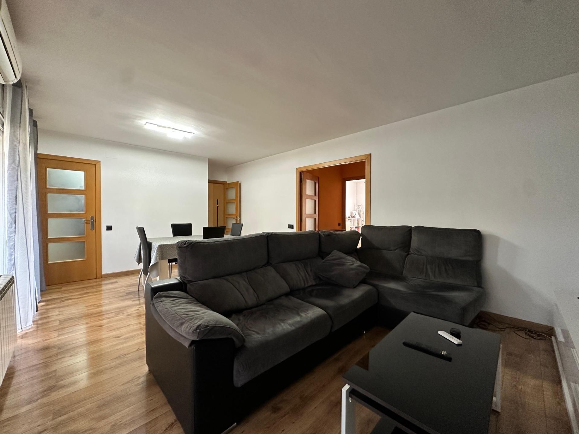 Sala d'estar de Pis en venda en Manresa amb Calefacció, Parquet i Balcó