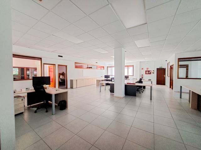 Oficina en Venta en Calle de Albasanz, 34 en Simancas