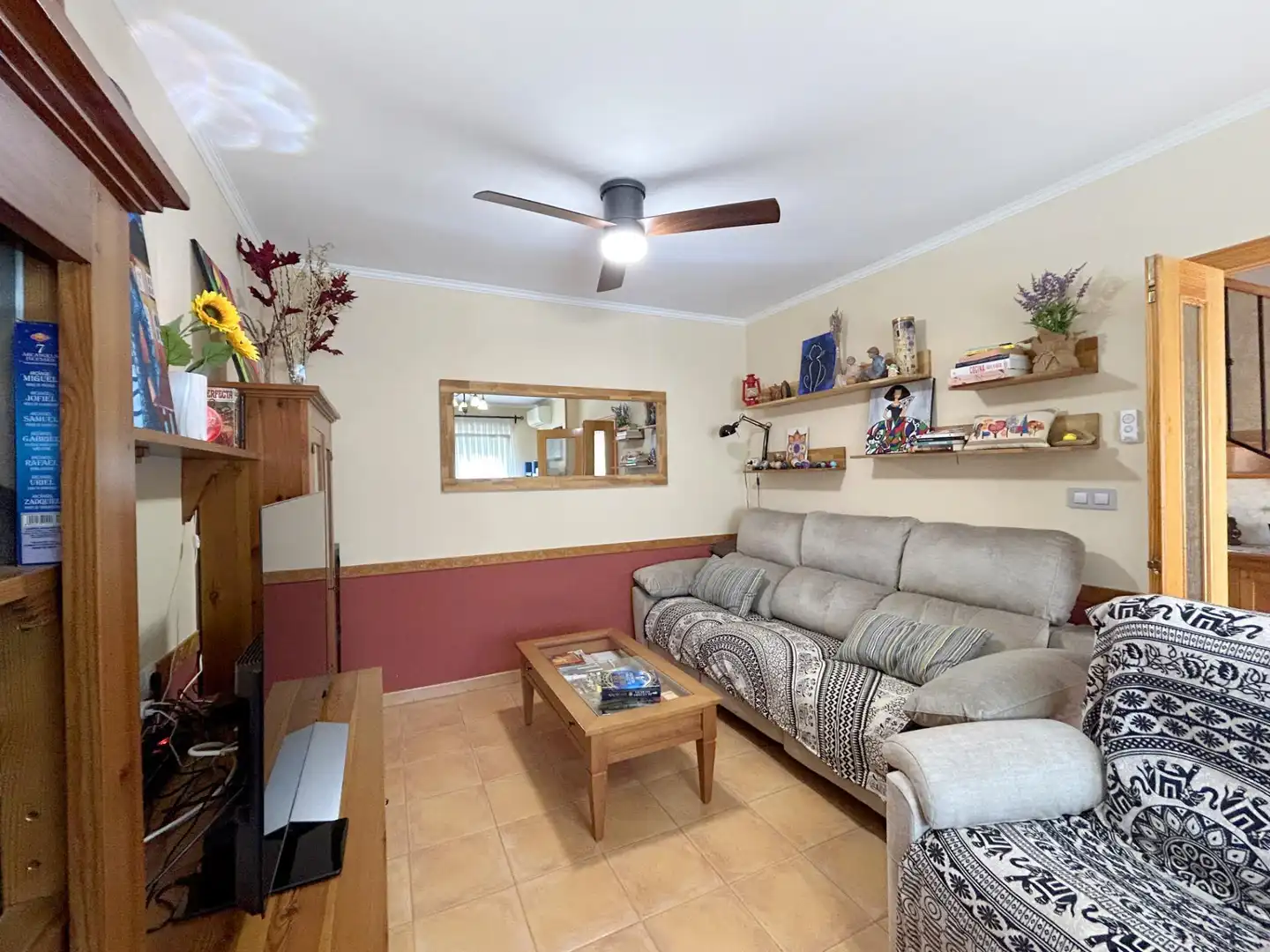 Sala d'estar de Casa adosada en venda en Petrer amb Aire condicionat, Calefacció i Jardí privat