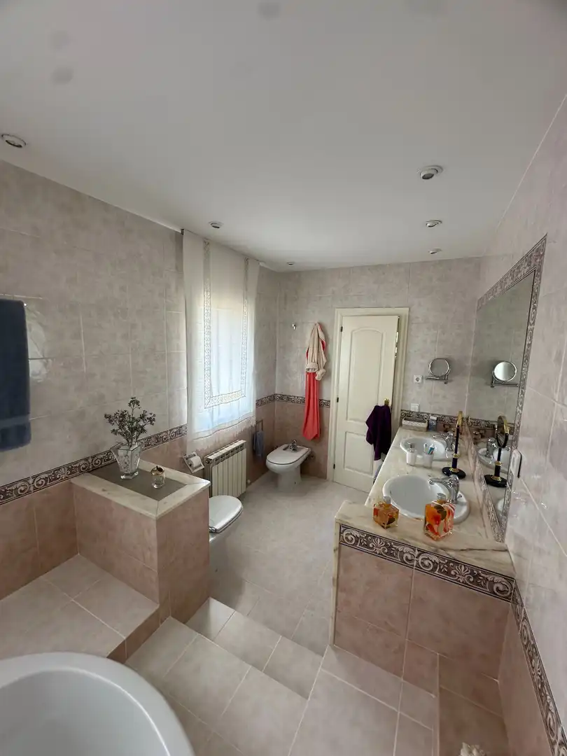 Baño de Casa o chalet en venta en Montornès del Vallès con Aire acondicionado, Calefacción y Jardín privado