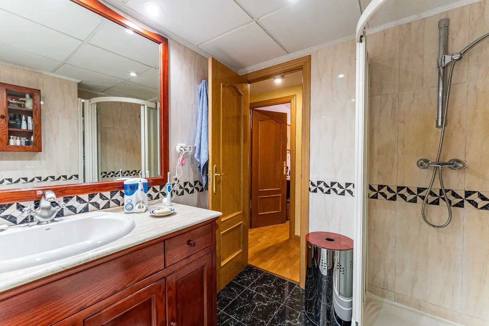 Badezimmer von Wohnung zum Verkauf in Fuenlabrada mit Klimaanlage, Heizung und Terrasse