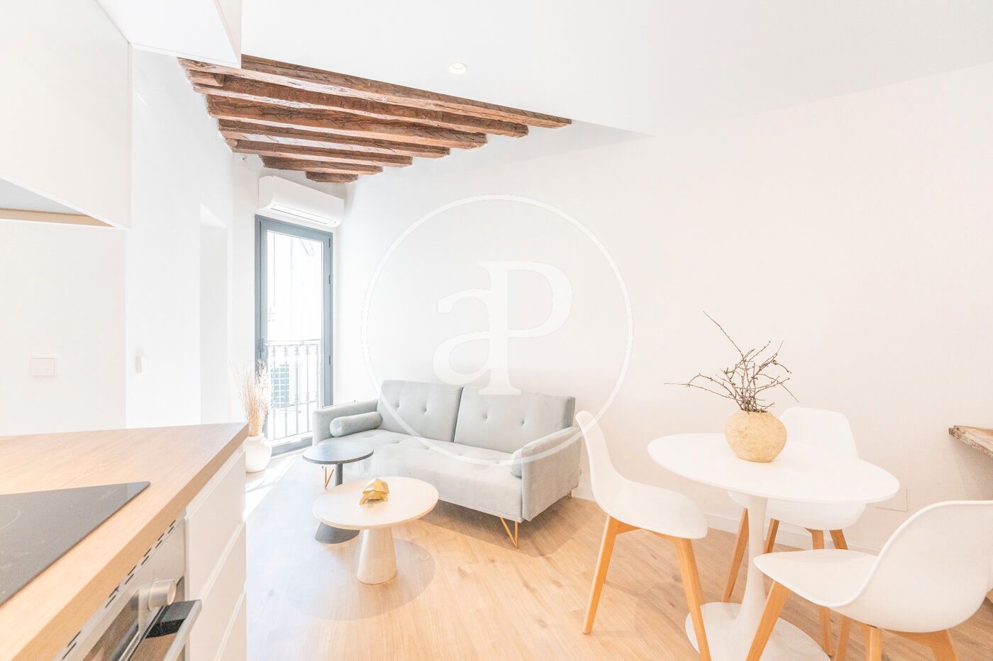 Living room of Flat for sale in  Madrid Capital  with Air Conditioner, Heating and Furnished