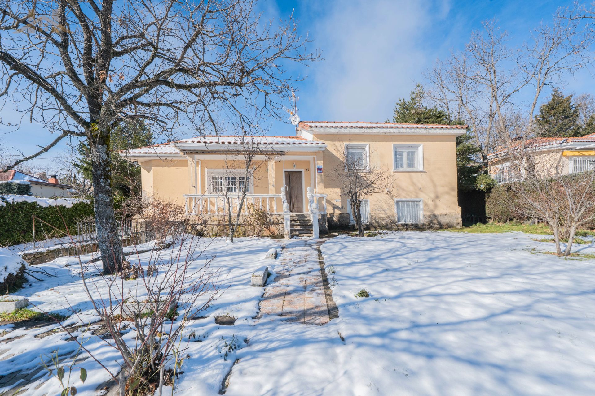 Vista exterior de Casa o xalet en venda en Santa María de la Alameda amb Calefacció