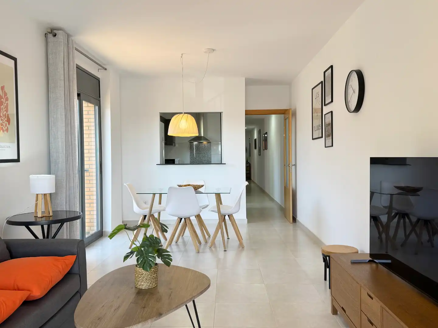 Menjador de Apartament en venda en L'Escala amb Aire condicionat, Terrassa i Moblat