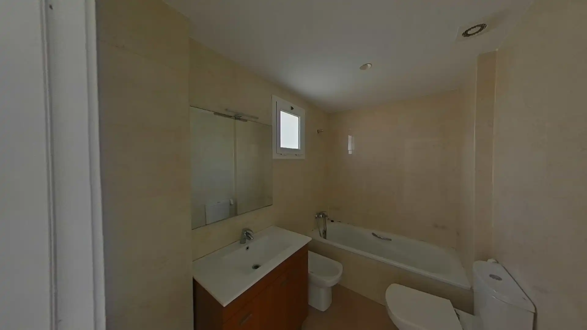Baño de Piso en venta en Castelldefels con Aire acondicionado, Calefacción y Terraza