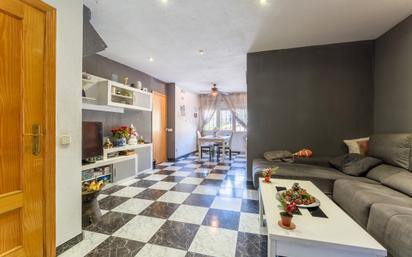 Sala d'estar de Casa adosada en venda en Becerril de la Sierra amb Terrassa