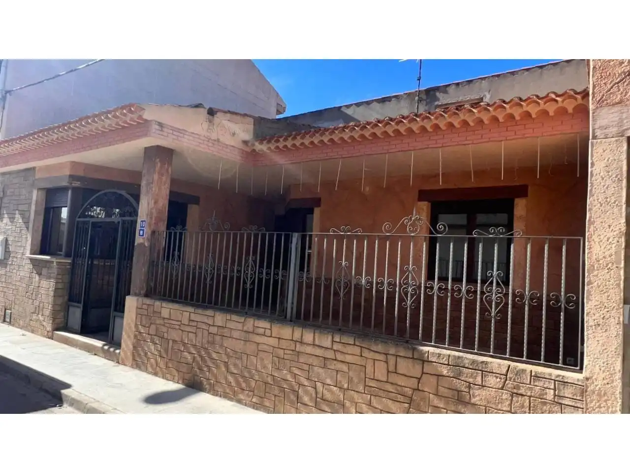 Vista exterior de Casa o xalet en venda en Madrigueras