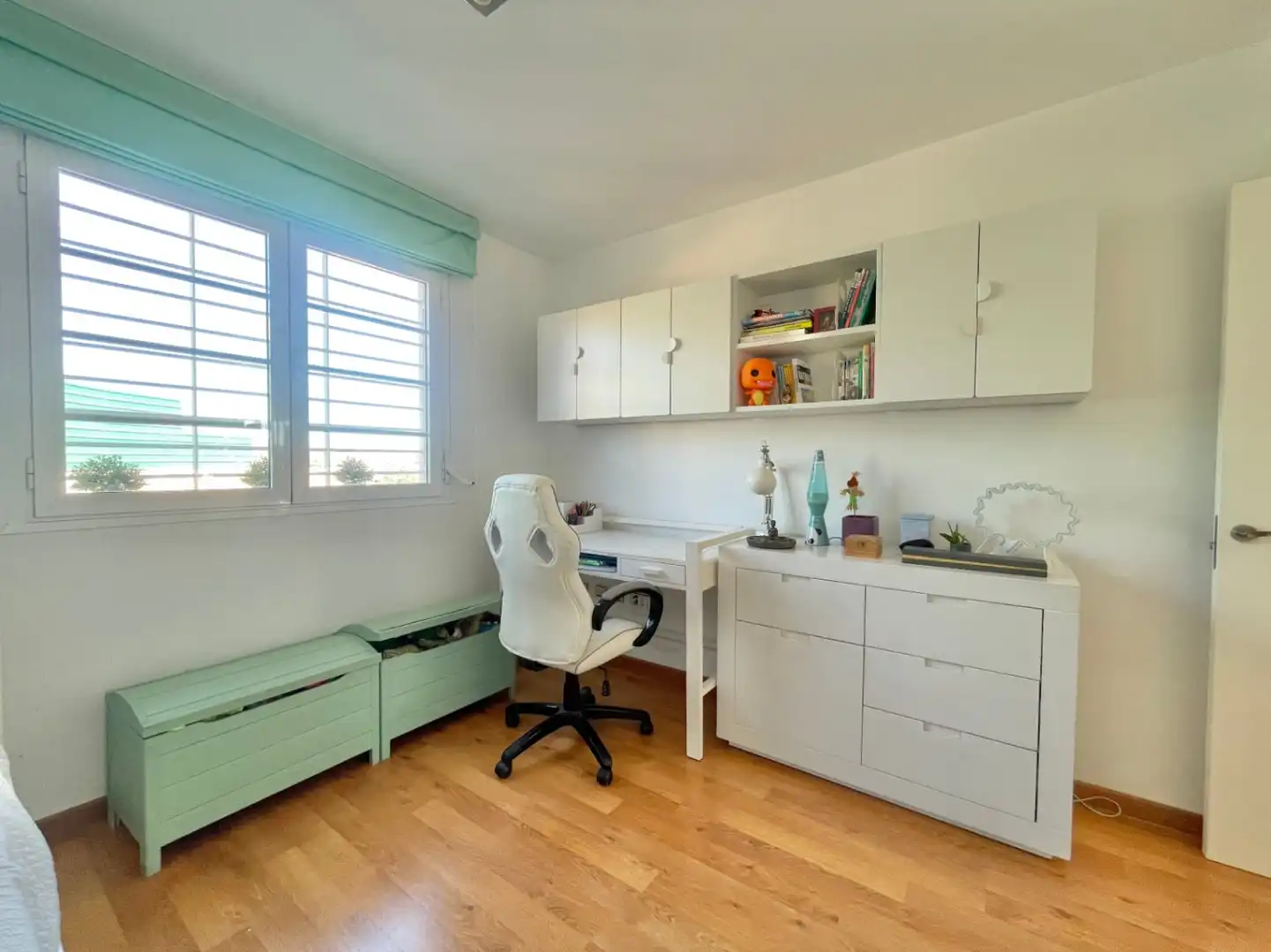 Schlafzimmer von Einfamilien-Reihenhaus zum Verkauf in Málaga mit Klimaanlage, Heizung und Privatgarten