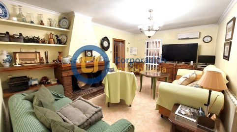 Chalet con cinco dormitorios, amplio garaje y piscina en Campillo, image 5