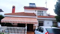 Vista exterior de Casa o xalet en venda en  Córdoba Capital amb Terrassa i Piscina