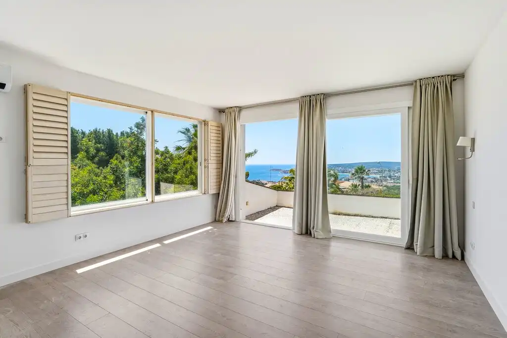 Sala d'estar de Casa o xalet en venda en Calvià amb Aire condicionat, Jardí privat i Terrassa