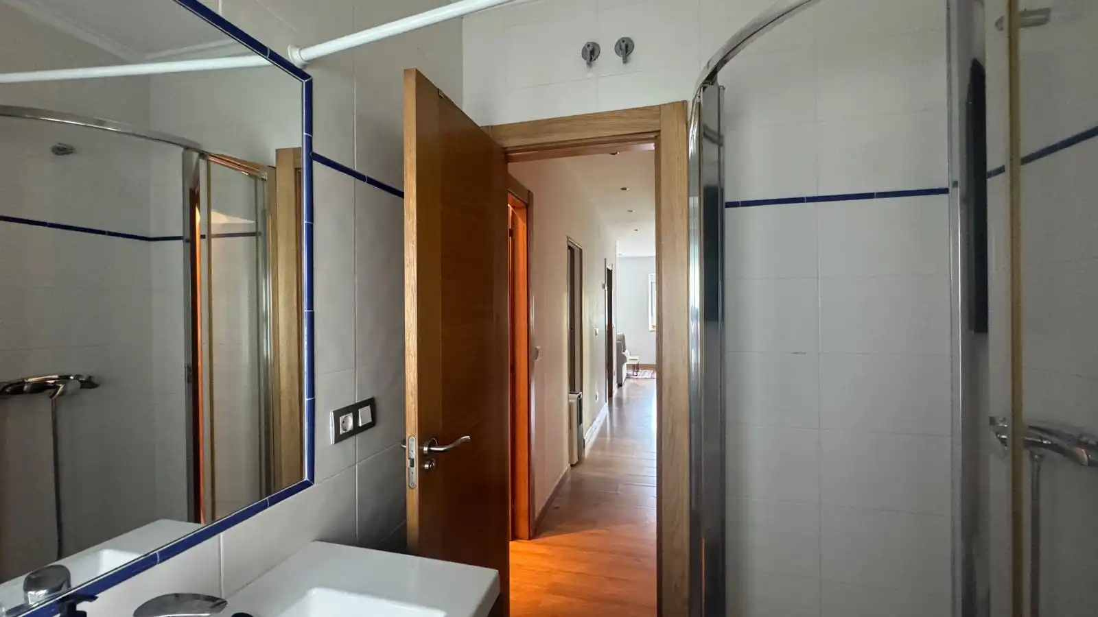 Bathroom of Flat for rent in Santander  with Heating, Parquet flooring and Furnished