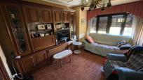 Sala d'estar de Casa o xalet en venda en Valle de Trápaga-Trapagaran amb Calefacció i Terrassa