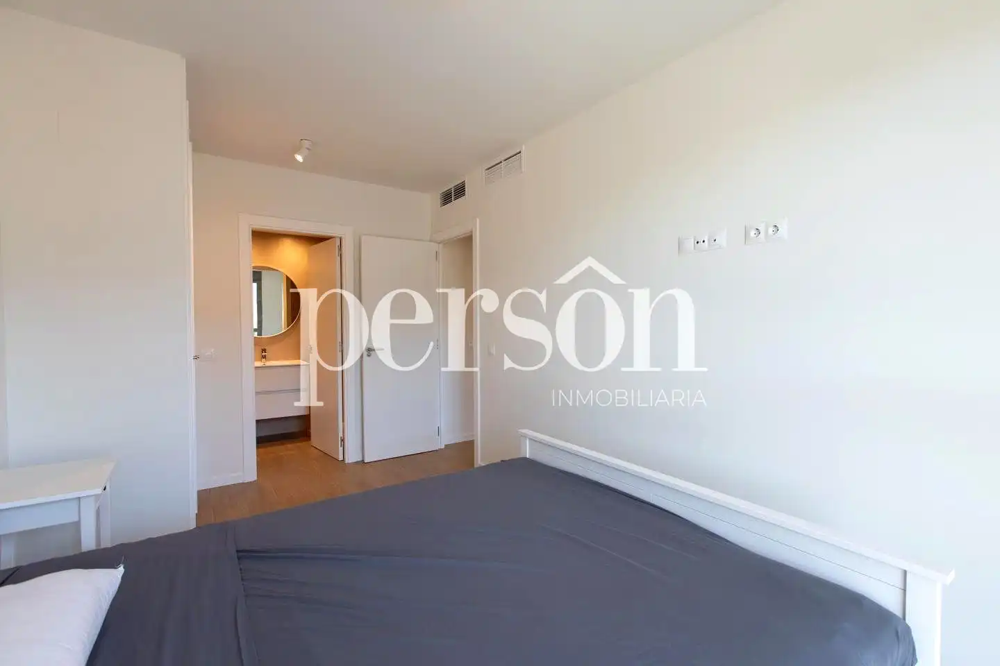 Habitación de Piso de alquiler en Dénia con Aire acondicionado, Terraza y Trastero