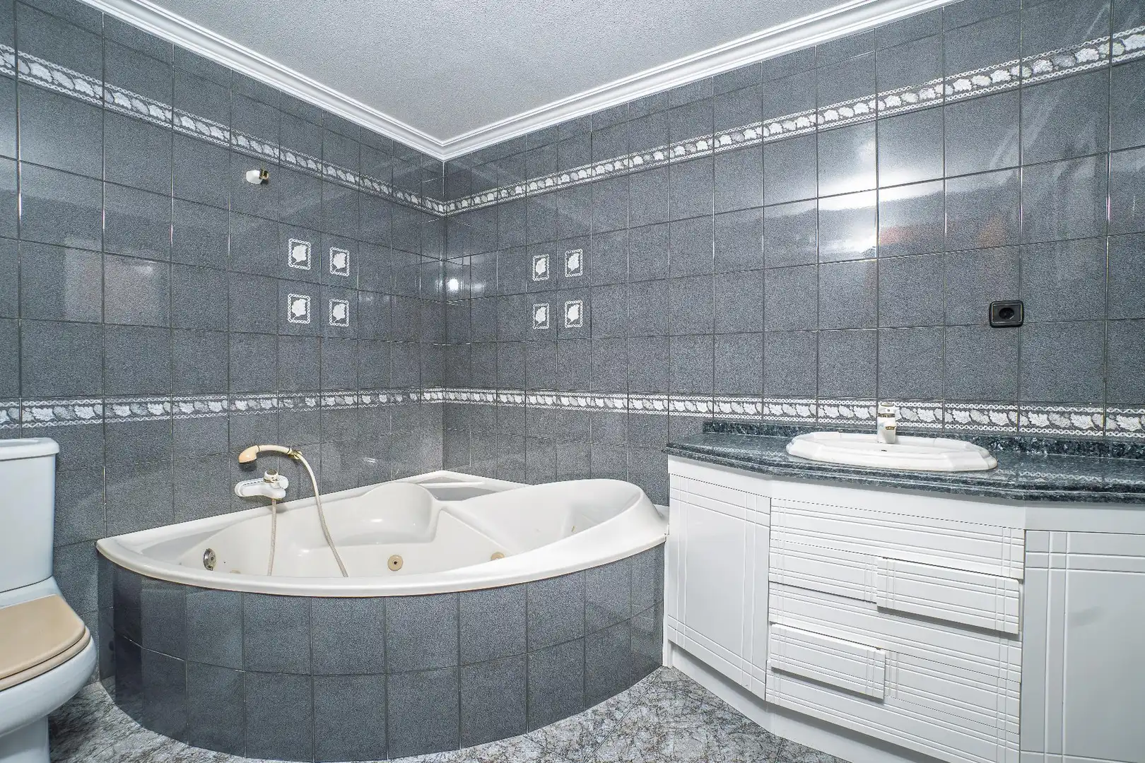 Bathroom of Flat for sale in Aspe  with Balcony