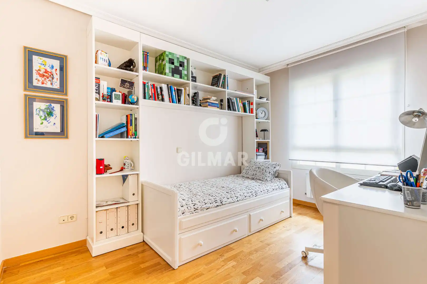 Habitación de Casa adosada en venta en Boadilla del Monte con Calefacción, Jardín privado y Piscina