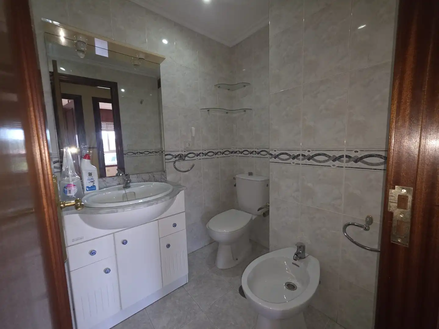 Baño de Piso de alquiler en Ponteareas con Calefacción, Parquet y Trastero