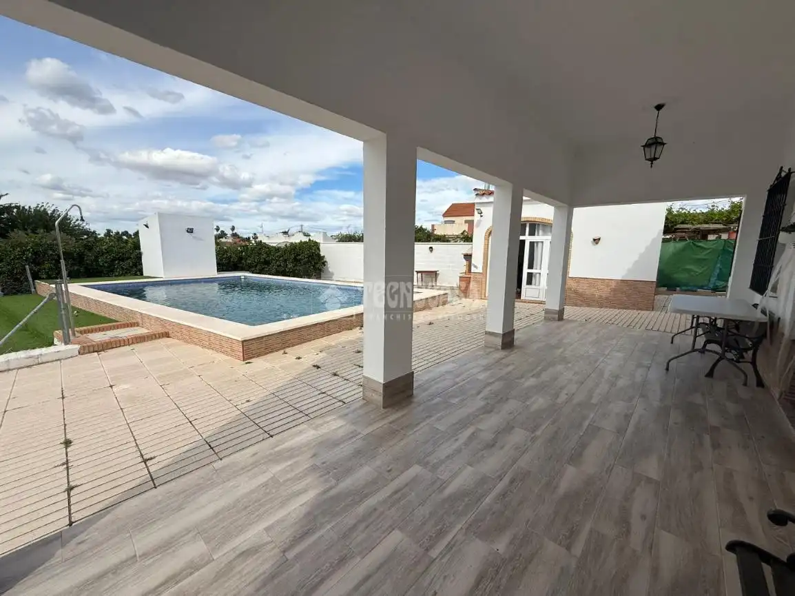 Piscina de Finca rústica en venda en Arahal amb Aire condicionat
