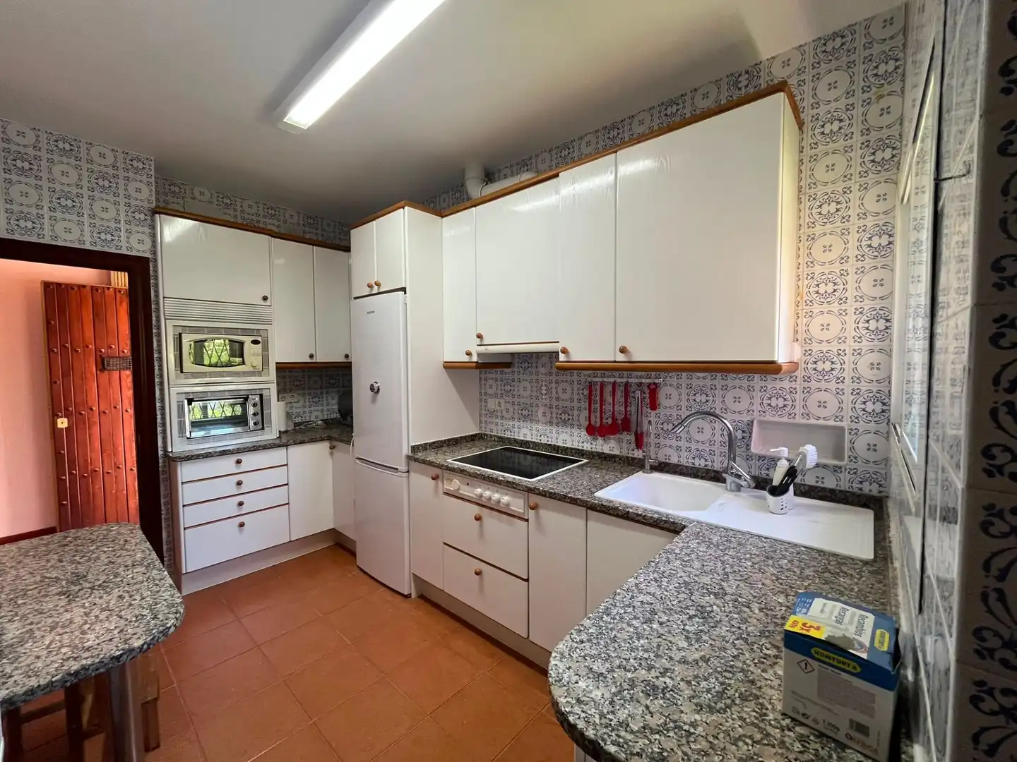 Cuina de Casa o xalet de lloguer en Gelida amb Jardí privat, Traster i Piscina