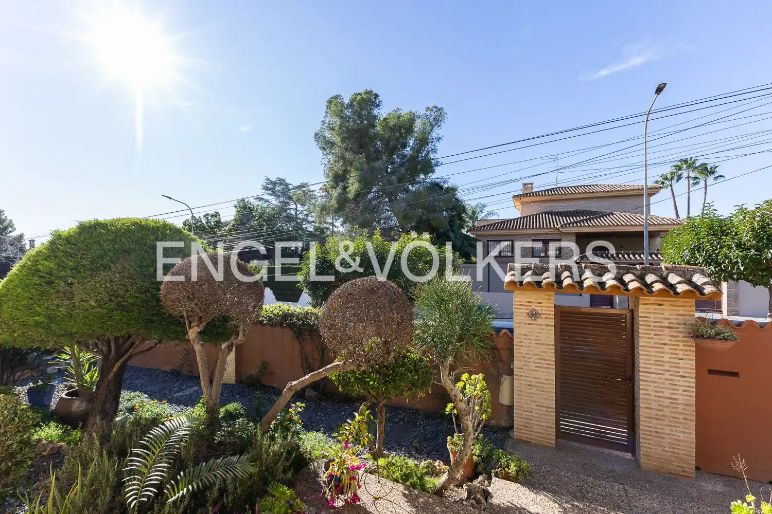Vista exterior de Casa o xalet en venda en Riba-roja de Túria amb Aire condicionat, Calefacció i Jardí privat