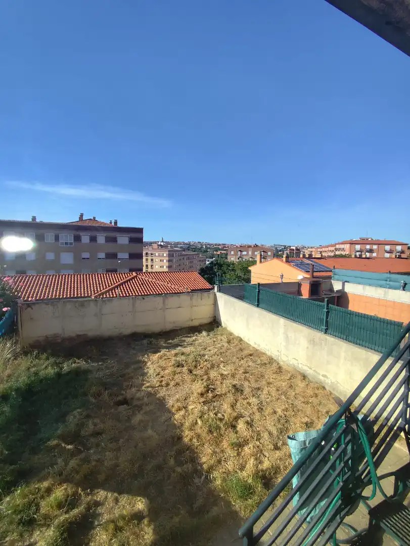 Einfamilien-Reihenhaus zur Miete in Calle Juan Bautista de Toledo, Tejares - Chamberí - Alcades