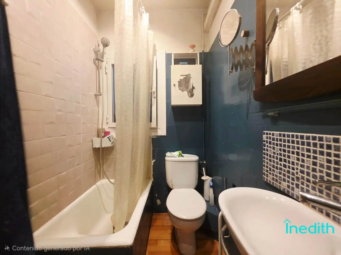 Bathroom of Flat for sale in L'Hospitalet de Llobregat  with Air Conditioner, Heating and Parquet flooring
