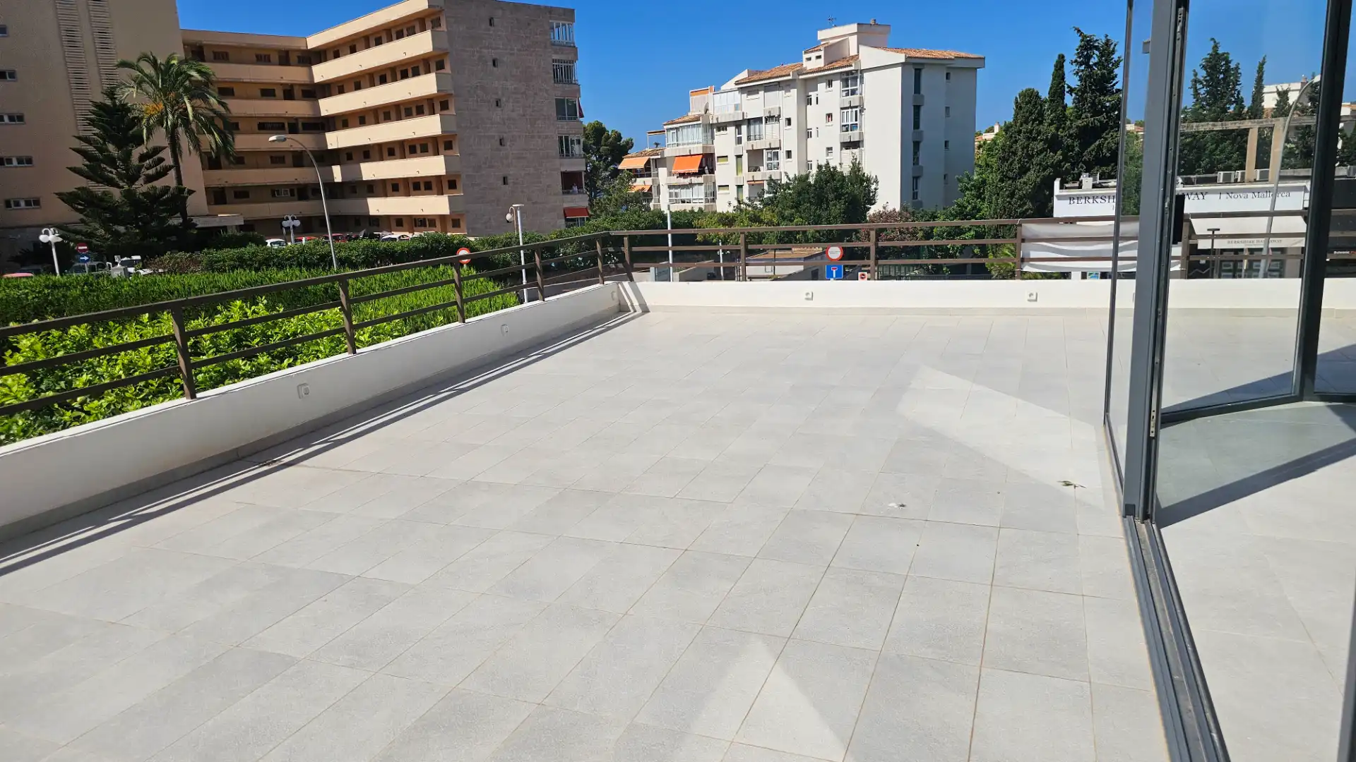 Terrasse von Wohnungen zum Verkauf in Calvià mit Klimaanlage, Heizung und Privatgarten