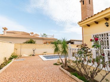 Villa avec balcon à vendre à Orihuela Costa