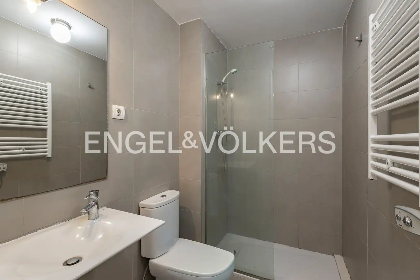 Baño de Piso en venta en Barcelona con Calefacción, Terraza y Balcón